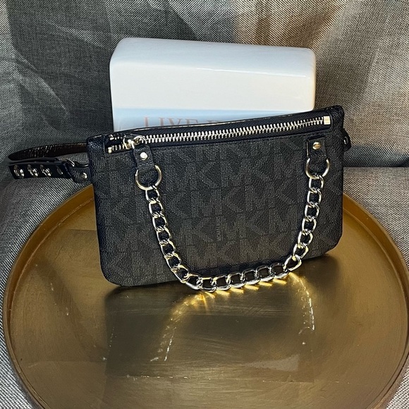 MICHAEL KORS MK Signature Fanny Pack Belt Bag Snaps Chain Size M - Picture 1 of 11